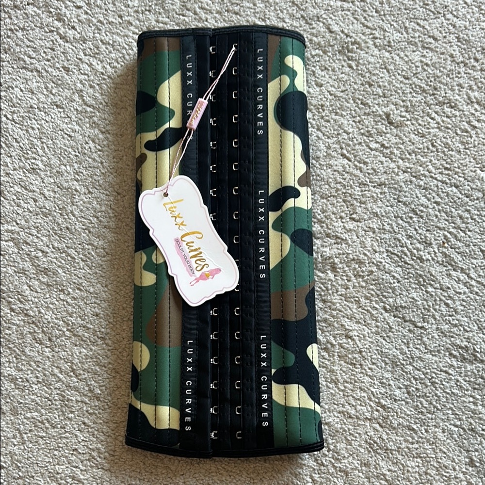 Brand NWT Luxx Curves Camouflage Waist Trainer, size small, long torso